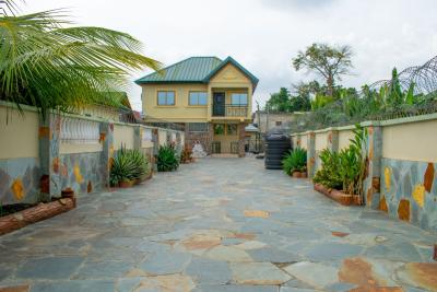 Fully Furnished 3 Bedroom House - Property Id: Cc-1003, Cape Coast - Jukwa Road, Mpeasem Ame Zion School First Speed Ramp, Cape Coast Metropolitan, Central Region, Semi-detached Duplex Short Let