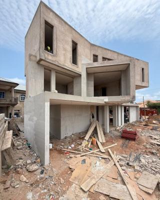 4 Bedroom House with a Boys Quarters and Pool — East Airport, Accra Metropolitan, Accra
