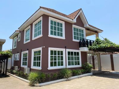 3-bedrooms En-suite / 1-room Bq @ East Airport, East Airport, Airport Residential Area, Accra, Detached Duplex for Rent
