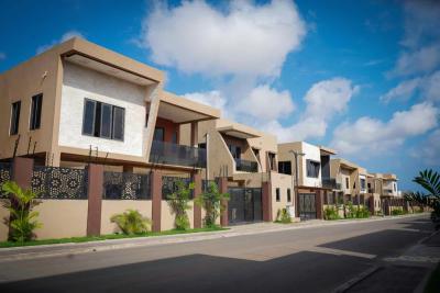 4 Bedroom House with a Pool at East Airport, East Airport, Accra Metropolitan, Accra, House for Sale