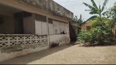 Old 5 Bedrooms House, Nyamekye, Darkuman, Accra, Detached Bungalow for Sale