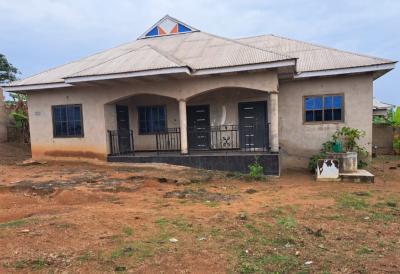 3 Bedrooms. ( on Full Plot), Abuakwa Dkc, Kumasi Metropolitan, Ashanti, House for Sale