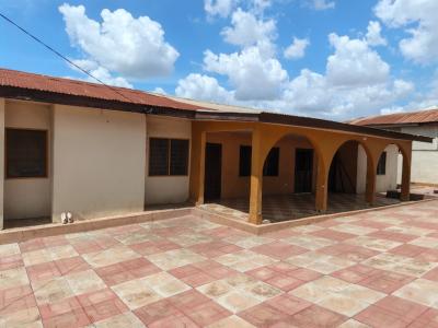 4 Bedrooms.   ( 5th House Main Highway Road), Asuofia Kokoben, Near Owhim Amanfrom., Kumasi Metropolitan, Ashanti, House for Sale
