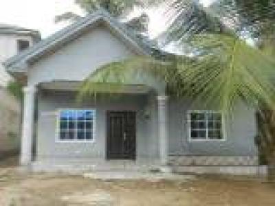 Neat 2 Master Brm House at Buduburam Kasoa, Buduburam, Kasoa, Awutu-senya East, Central Region, Detached Bungalow for Sale