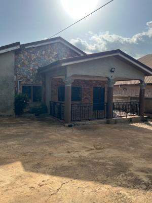 4 Bedroom Full House-- Atasemanso (around The Main Market), Atasemanso, Kwadaso, Kumasi Metropolitan, Ashanti, Detached Bungalow for Rent