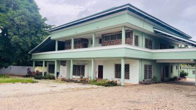 14 Bedrooms House with a Boys Quarters and a Big Compound, Cantoments, Greater-accra. Ghana, Cantonments, Accra, Office Space for Rent