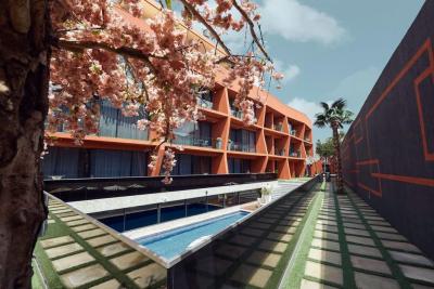 Luxurious Modern Suites & Hotel Apartment Building