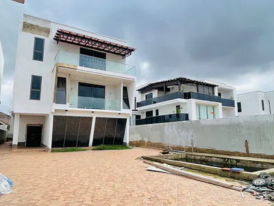 Newly Built Executive 5 Bedrooms with Swimming Pool