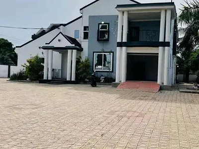 Spacious 5-Beroom Detached Home to Let@ North Legon