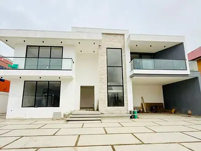 Newly Built Executive 5 Bedrooms House with Swimming Pool