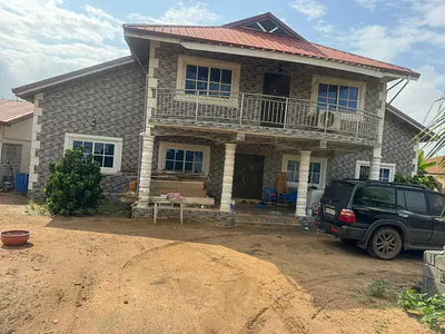5 Bedroom House with Boys Quartter