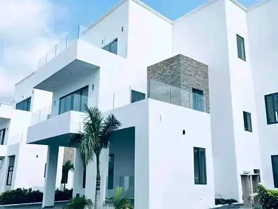 Contemporary 4-Bedroom Townhome for Sale