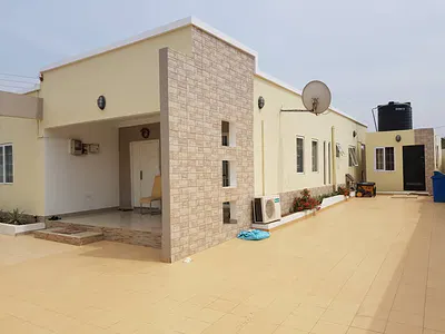 Spacious 3 Bedrooms House with Boys Quarters