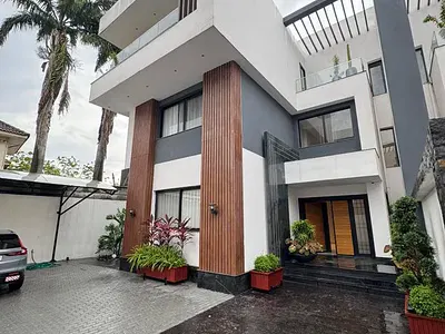 5 Bedroom House
