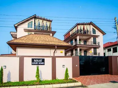A Luxurious 2 Bedroom Airbnb in the Prestigious