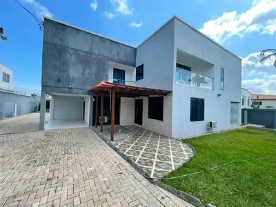 Modern5-Bedroom Townhome to Let@labone