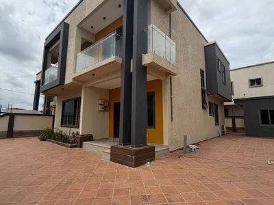 Luxurious 4 Bedrooms Mansion Selling Now