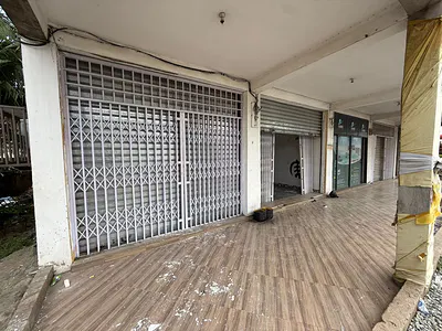 Spacious Shop