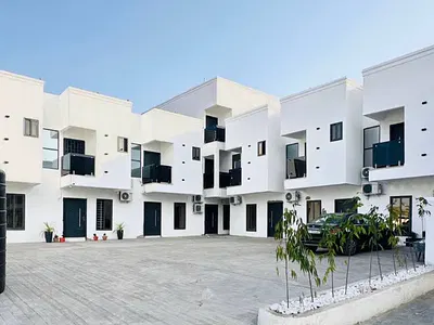 A Luxurious 2 Bedroom Duplex Airbnb in Ashley Botwe, School Junction
