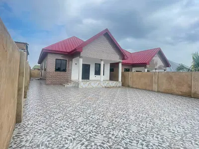 Titled 3 Master Bedroom House