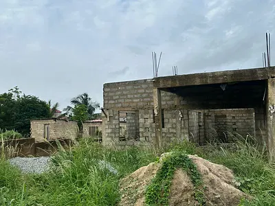 Unroofed 3 Master Bedroom House