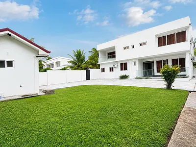 Premium 6-Room Commercial Property -- Cantonments,