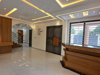 5 Bedroom House with Pool at Adjringano