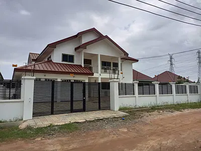 Luxury 5bedrooms House