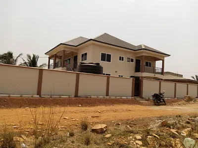 Luxury 8 Bedrooms House with Lots of Amenities