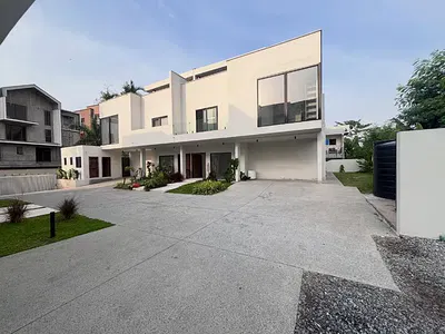 Executive Newly Built 4 Bedroom