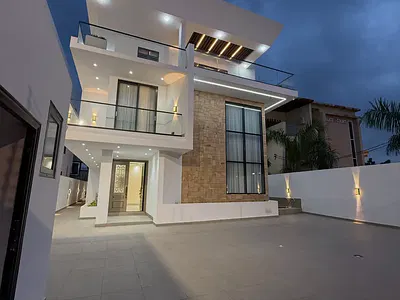 4 Bedroom Furnished House with Pool