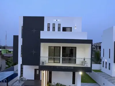 Luxury 4 Bedroom House