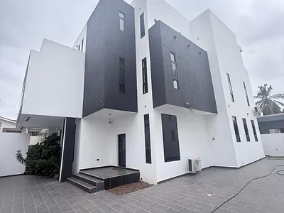 Luxury 4 Bedroom House
