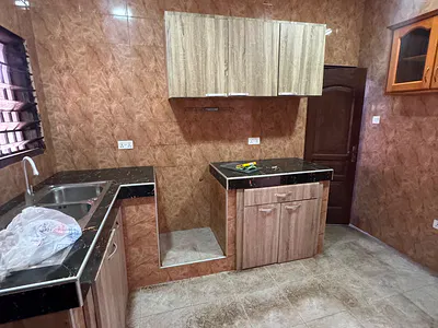 3 Bedrooms Flat