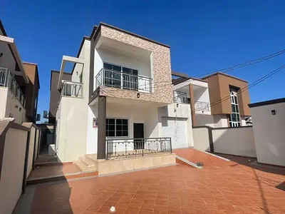 Executive 4 Bedroom Detached Home