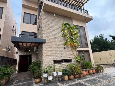 Ultra Modern 5-Bedroom Townhouse