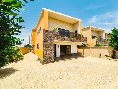 3 Bedroom House with 2 Living Room