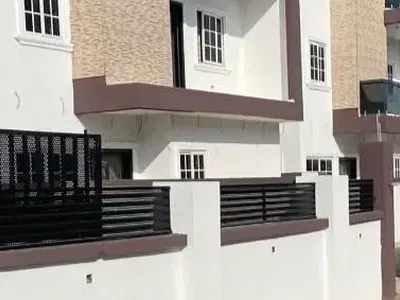 Luxury 4 Bedroom Townhome — Adenta, Peeva Factory, Adenta Municipal, Accra