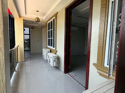 3 Bedrooms Apartment