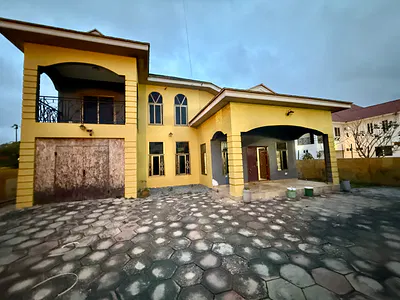 Detached 3 Bedroom Duplex in a Gated Community