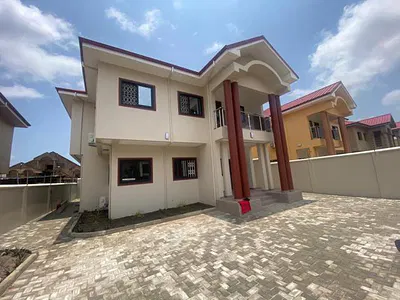 3 Bedroom Duplex with Study and Outhouse