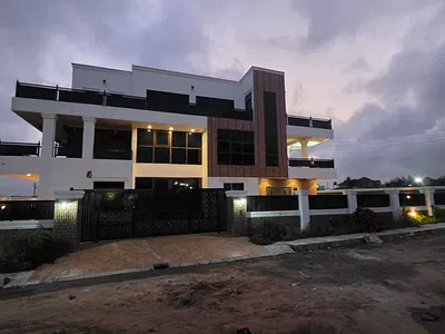 8 Bedroom House with Pool at Trasacco