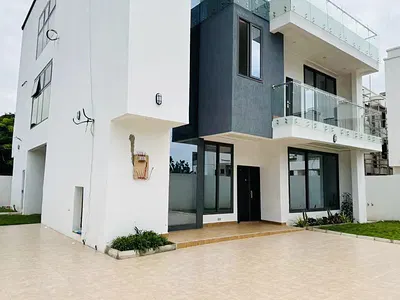 Executive 5 Bedrooms House — British School, Roman Ridge, Accra