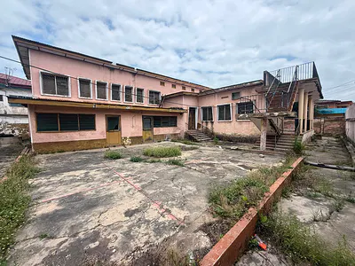 Old 5 Bedrooms Self Compound — Radio Gold Area, Lartebiokorshie, Accra
