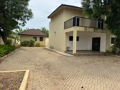 4 Bedrooms Self Compound — Bank Hospital Area, Cantonments, Accra