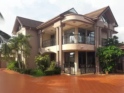 5 Bedrooms House — Santasi Atasomanso, Kumasi Metropolitan, Ashanti