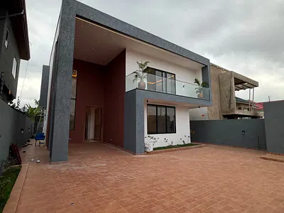4 Bedroom House with Pool — Adenta, Adenta Municipal, Accra