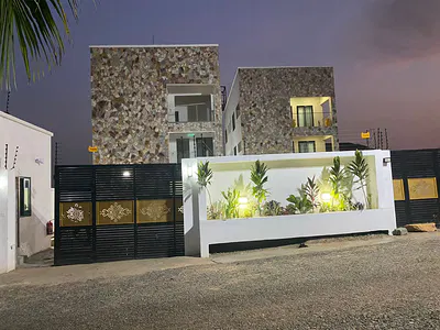 16 Bedroom Commercial Property — Oyarifa / Aburi Road, Oyarifa, La Nkwantanang Madina Municipal, Accra