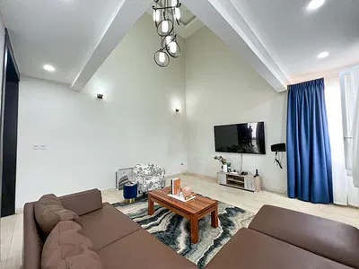 Furnished 4 Bedroom House in a Gated Community with Swimming Pool &gym — Tse Addo, Accra