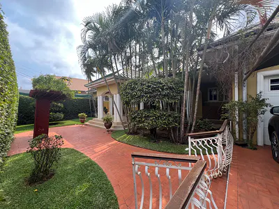 A Partially Furnished Luxury 4 Bedroom House with 2 Room S Boys Quate — 6 Heward Mills Close, Community 22, Tema, Accra